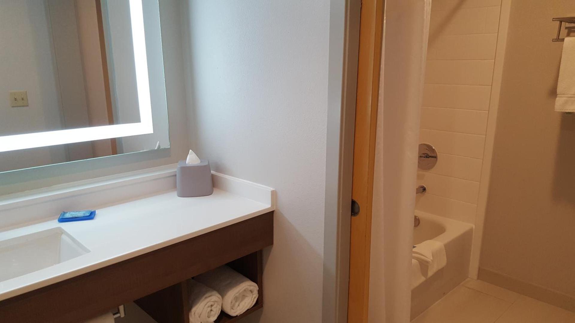 Holiday Inn Express Fremont - Milpitas Central by IHG photo 8