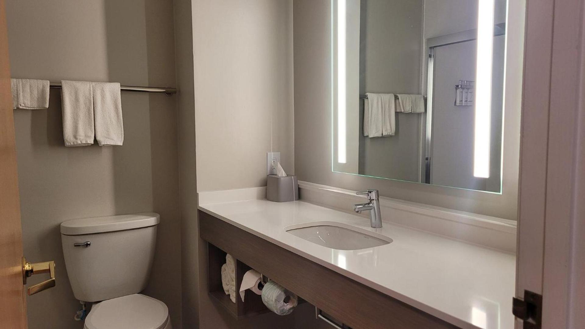 Holiday Inn Express Plymouth by IHG photo 35