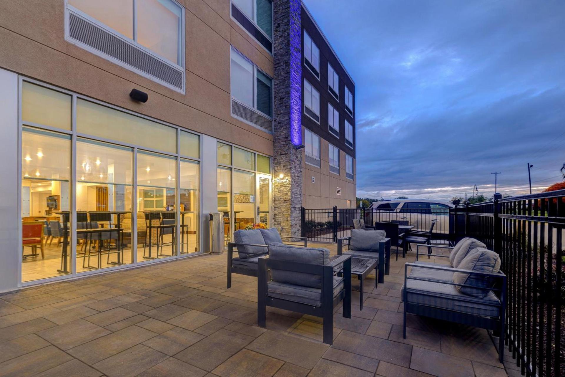 Holiday Inn Express & Suites - Brighton by IHG photo 27