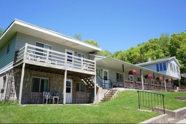 Little Bluff Inn photo 37