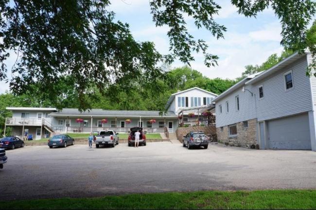 Little Bluff Inn photo 33