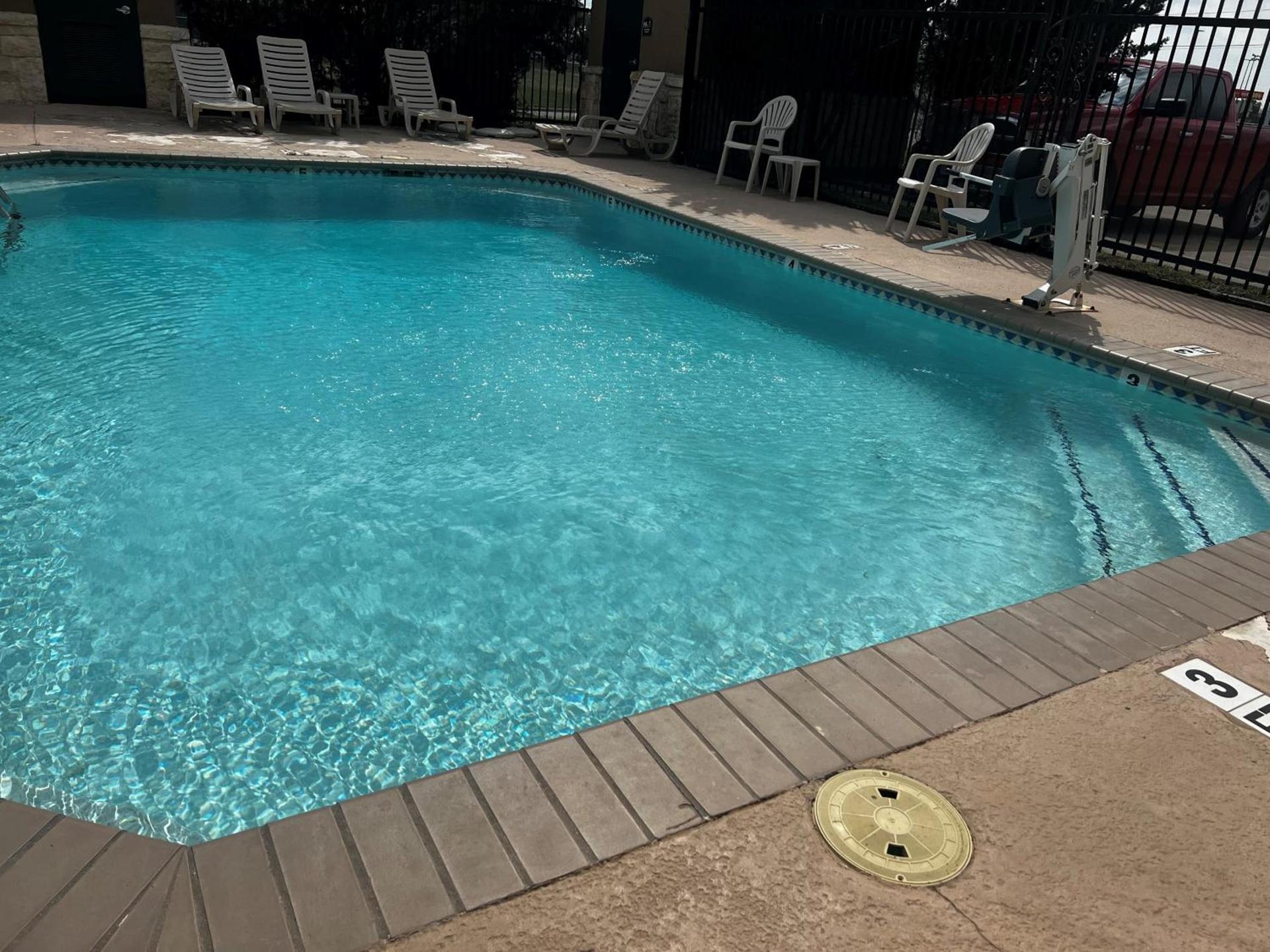 Baymont by Wyndham Cuero photo 48