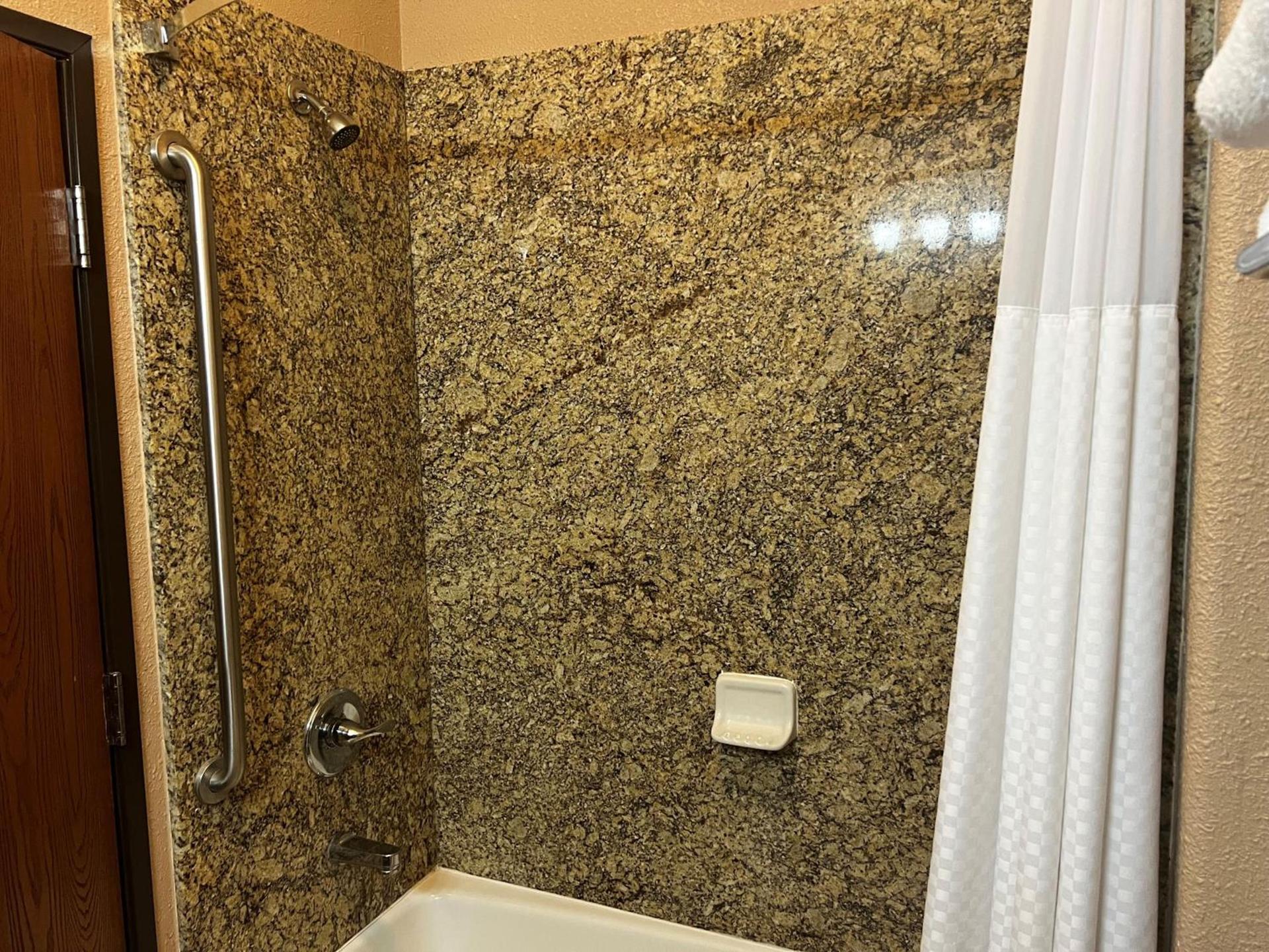 Baymont by Wyndham Cuero photo 39