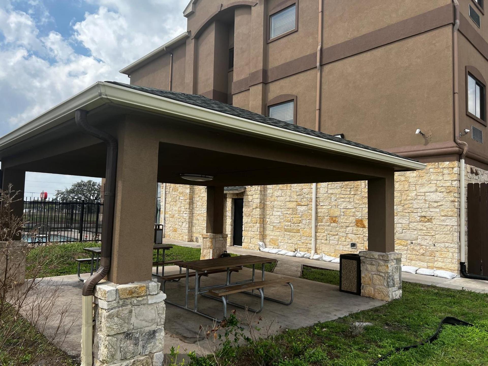 Baymont by Wyndham Cuero photo 36