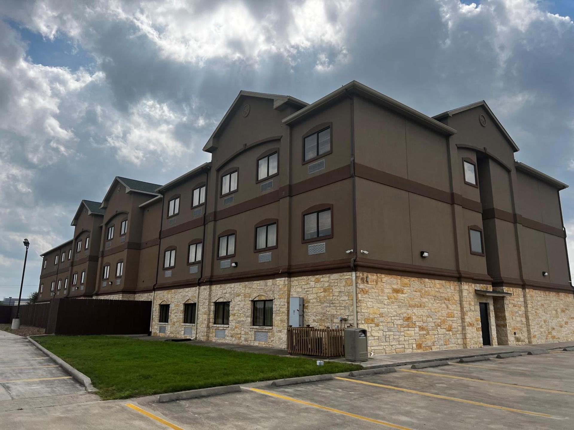 Baymont by Wyndham Cuero photo 35