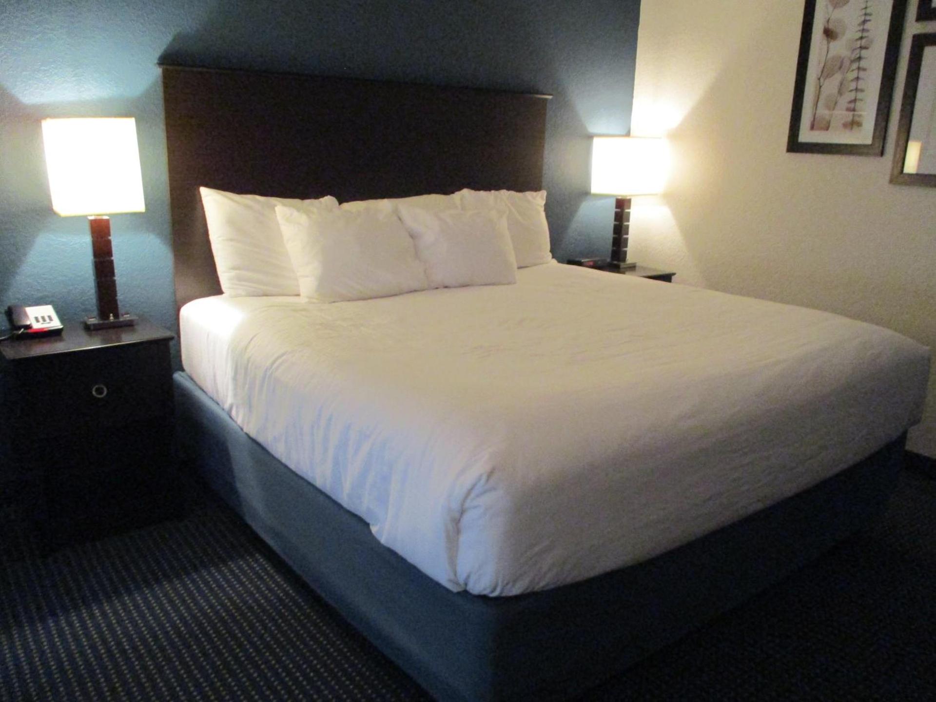 AmericInn by Wyndham Hayward photo 28
