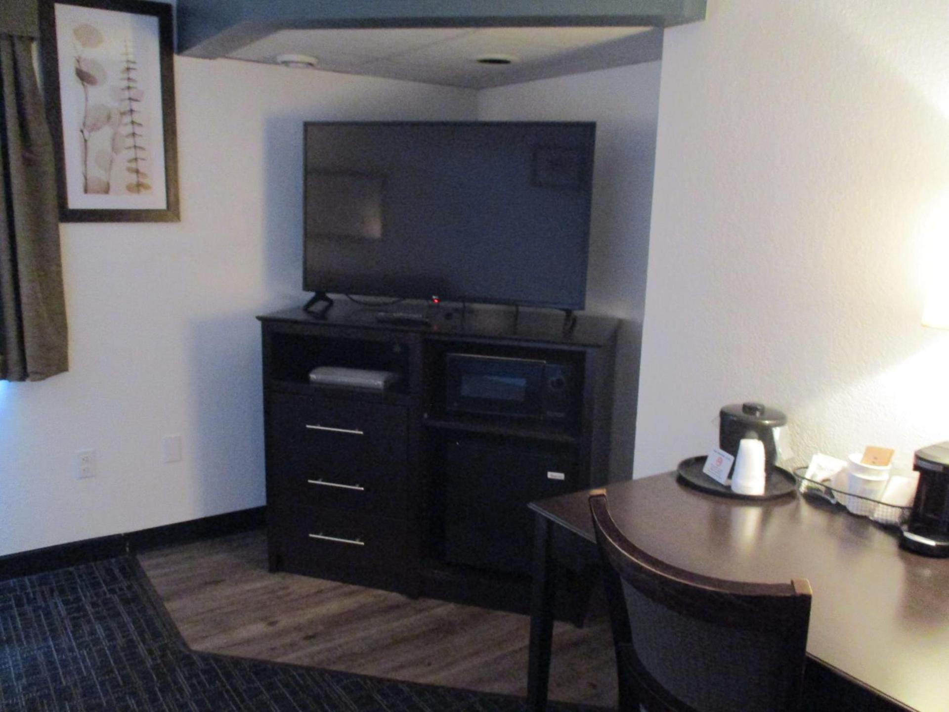 AmericInn by Wyndham Hayward photo 31