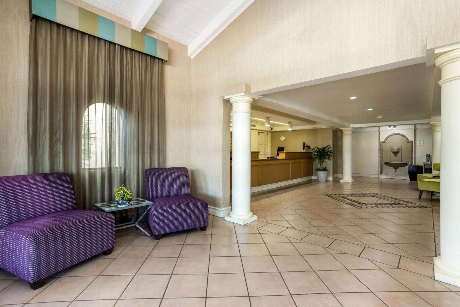 La Quinta Inn Tampa Airport Stadium Westshore photo 9