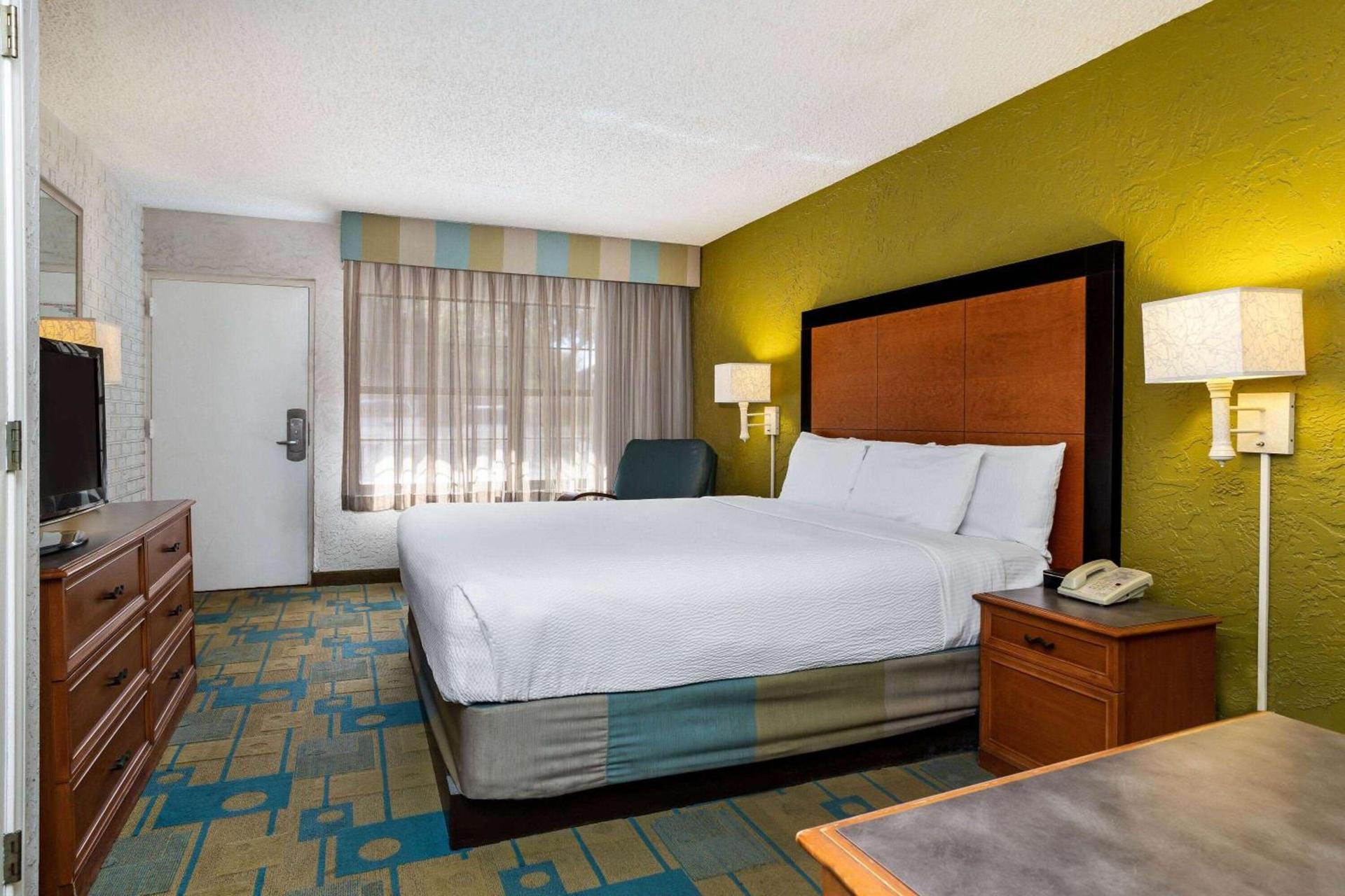 La Quinta Inn Tampa Airport Stadium Westshore photo 14