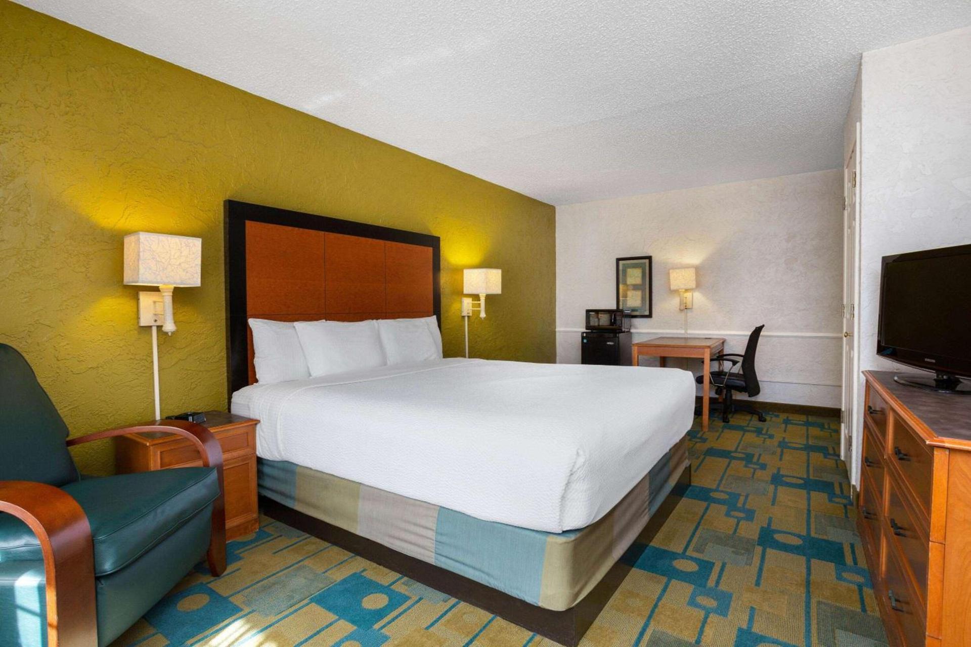 La Quinta Inn Tampa Airport Stadium Westshore photo 15