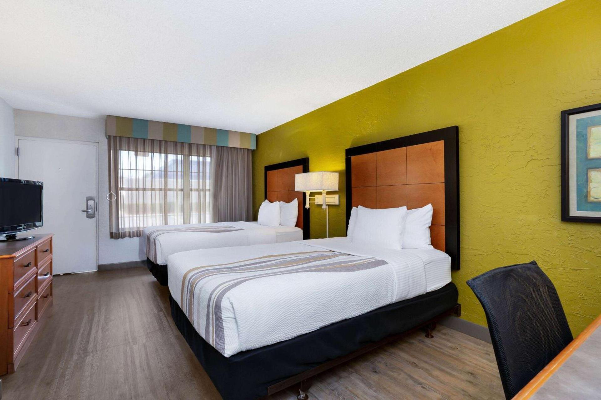 La Quinta Inn Tampa Airport Stadium Westshore photo 16