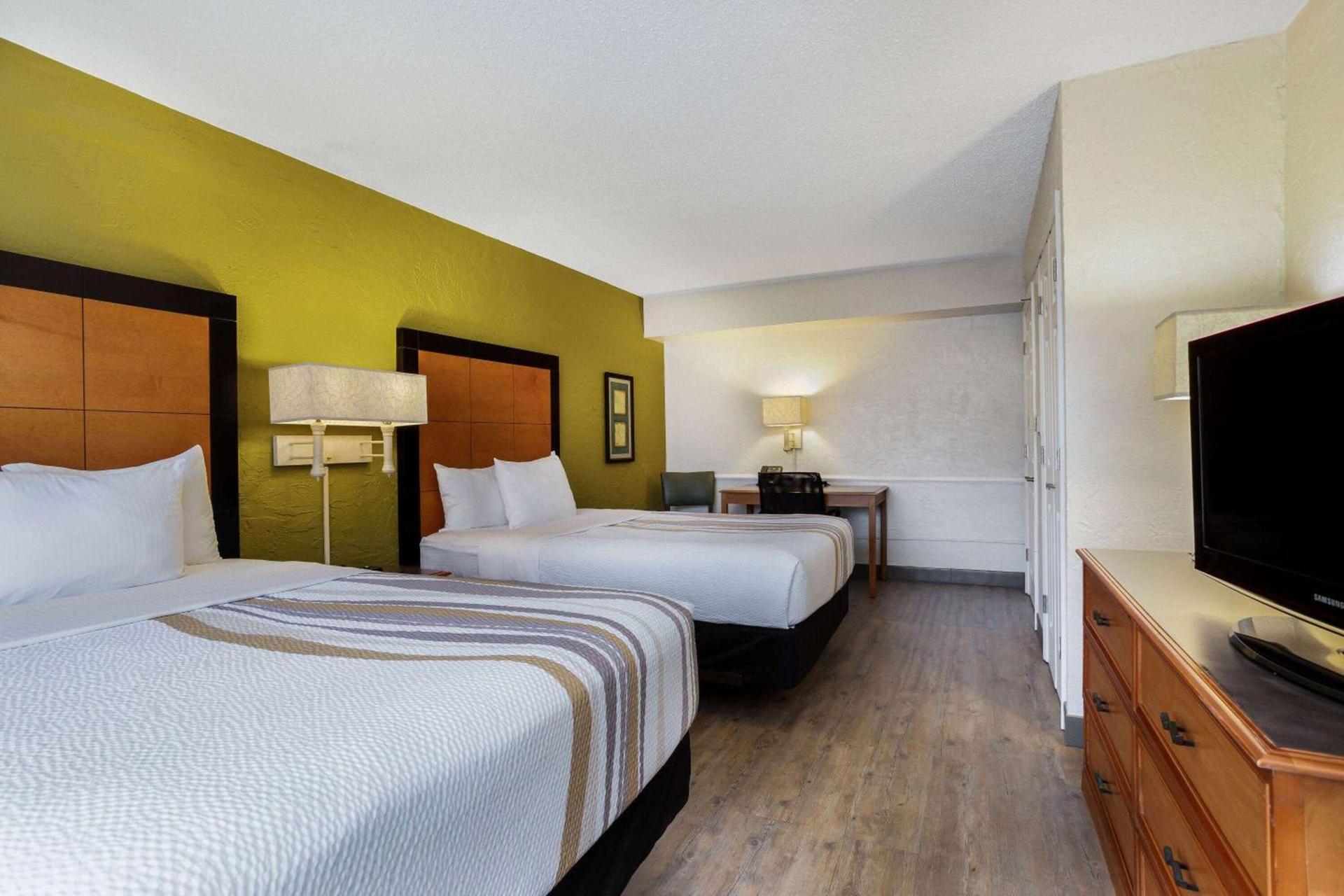 La Quinta Inn Tampa Airport Stadium Westshore photo 17