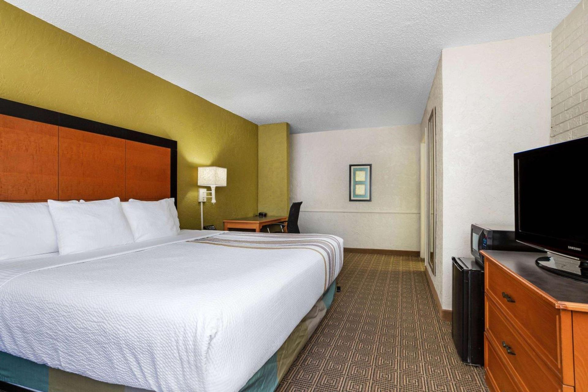 La Quinta Inn Tampa Airport Stadium Westshore photo 18