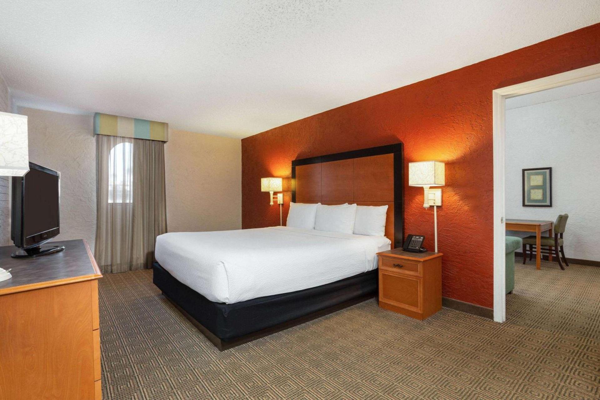 La Quinta Inn Tampa Airport Stadium Westshore photo 22