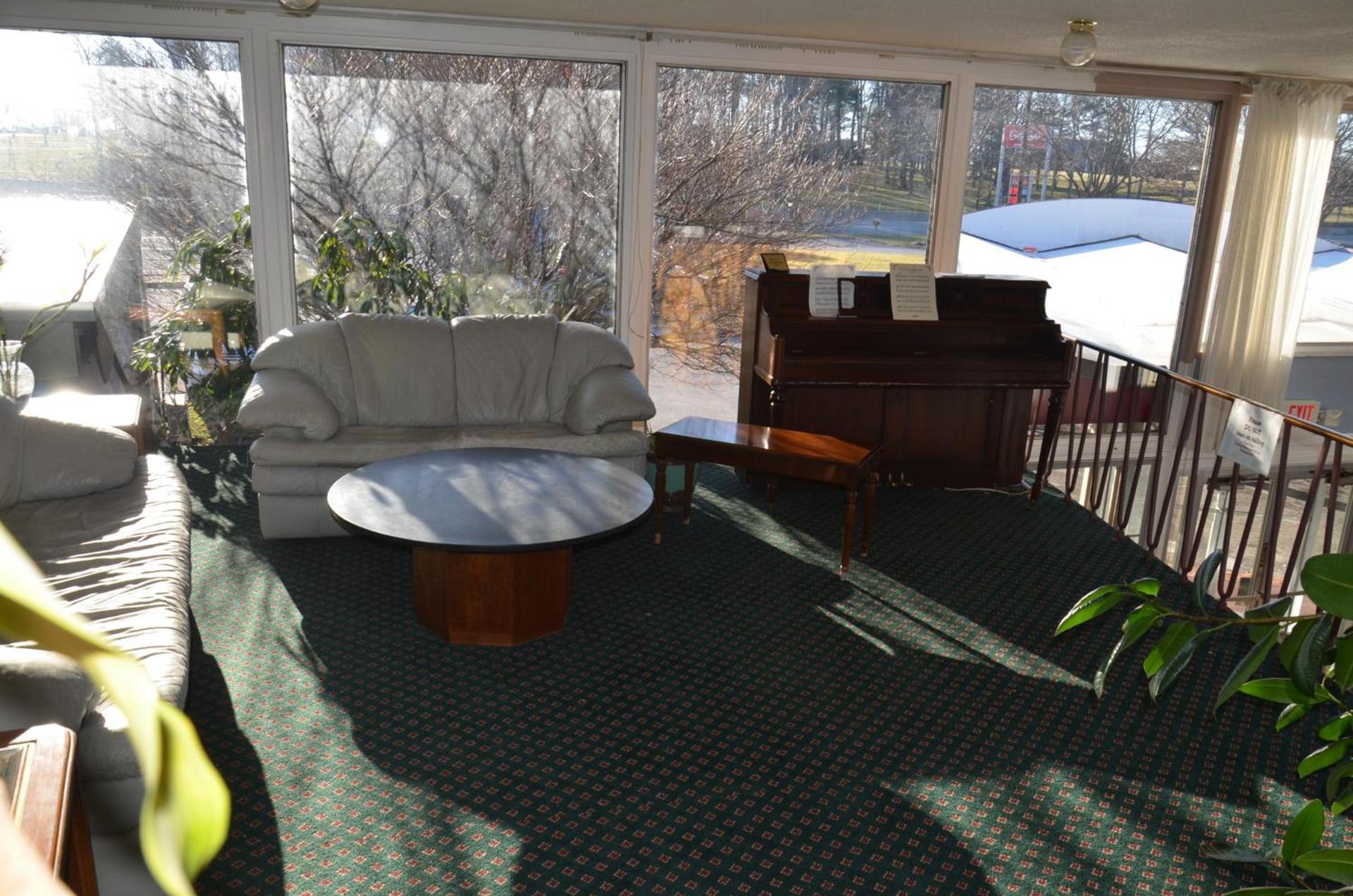 Red Carpet Inn & Suites Ebensburg photo 19