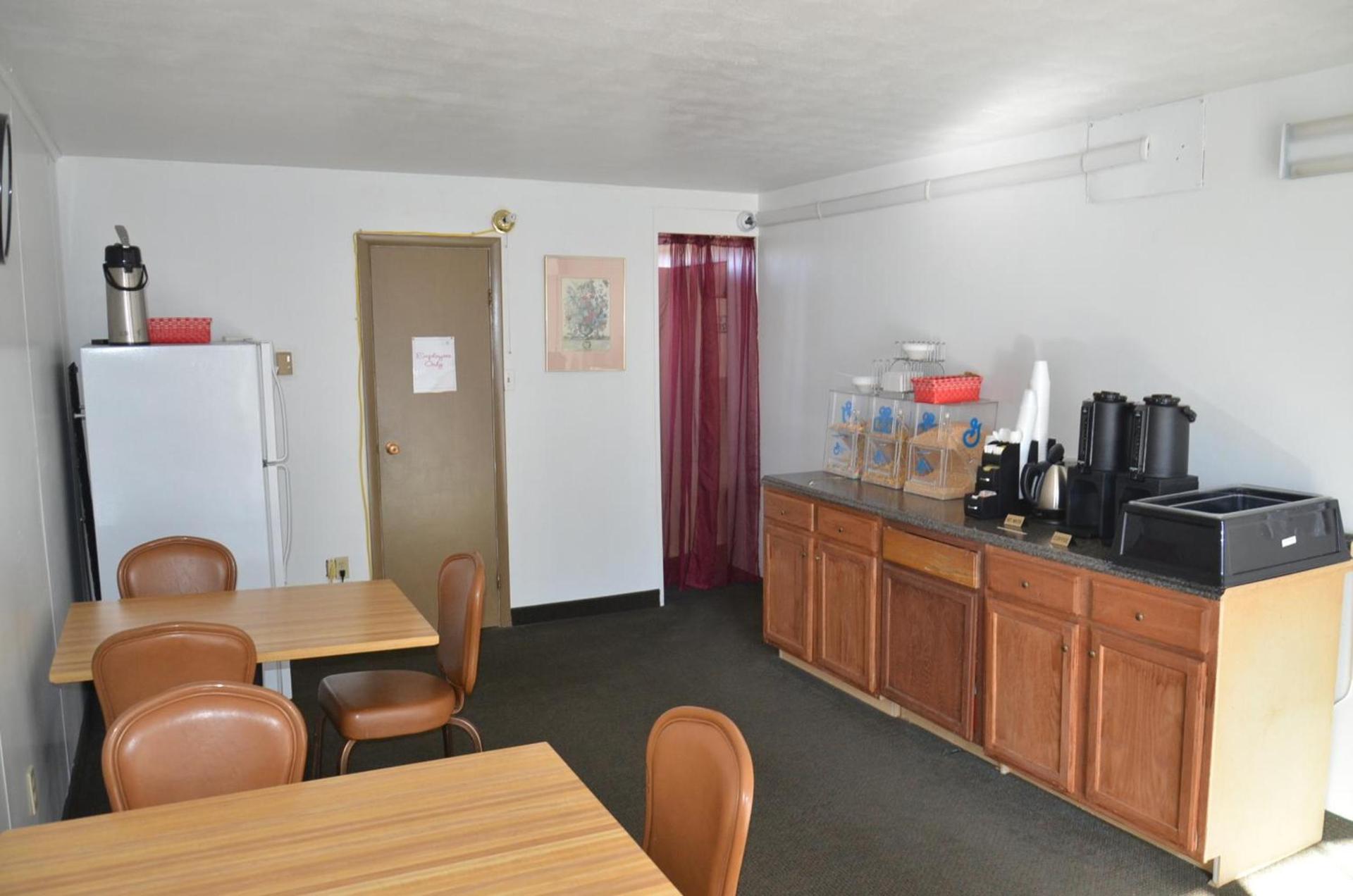 Red Carpet Inn & Suites Ebensburg photo 32