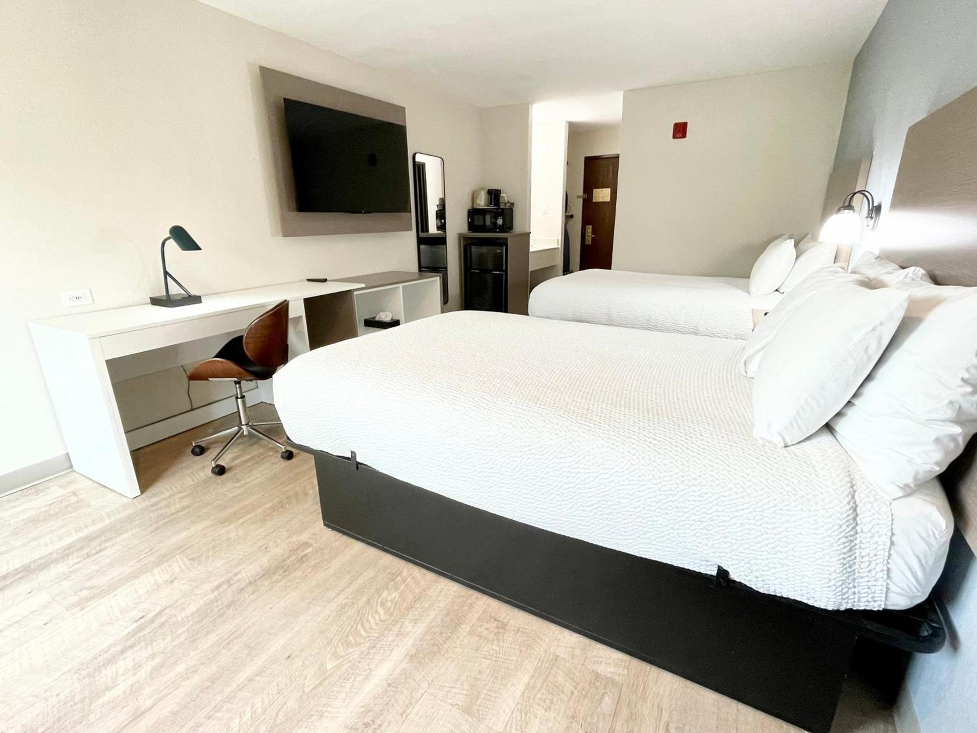 Days Inn by Wyndham Arlington photo 3