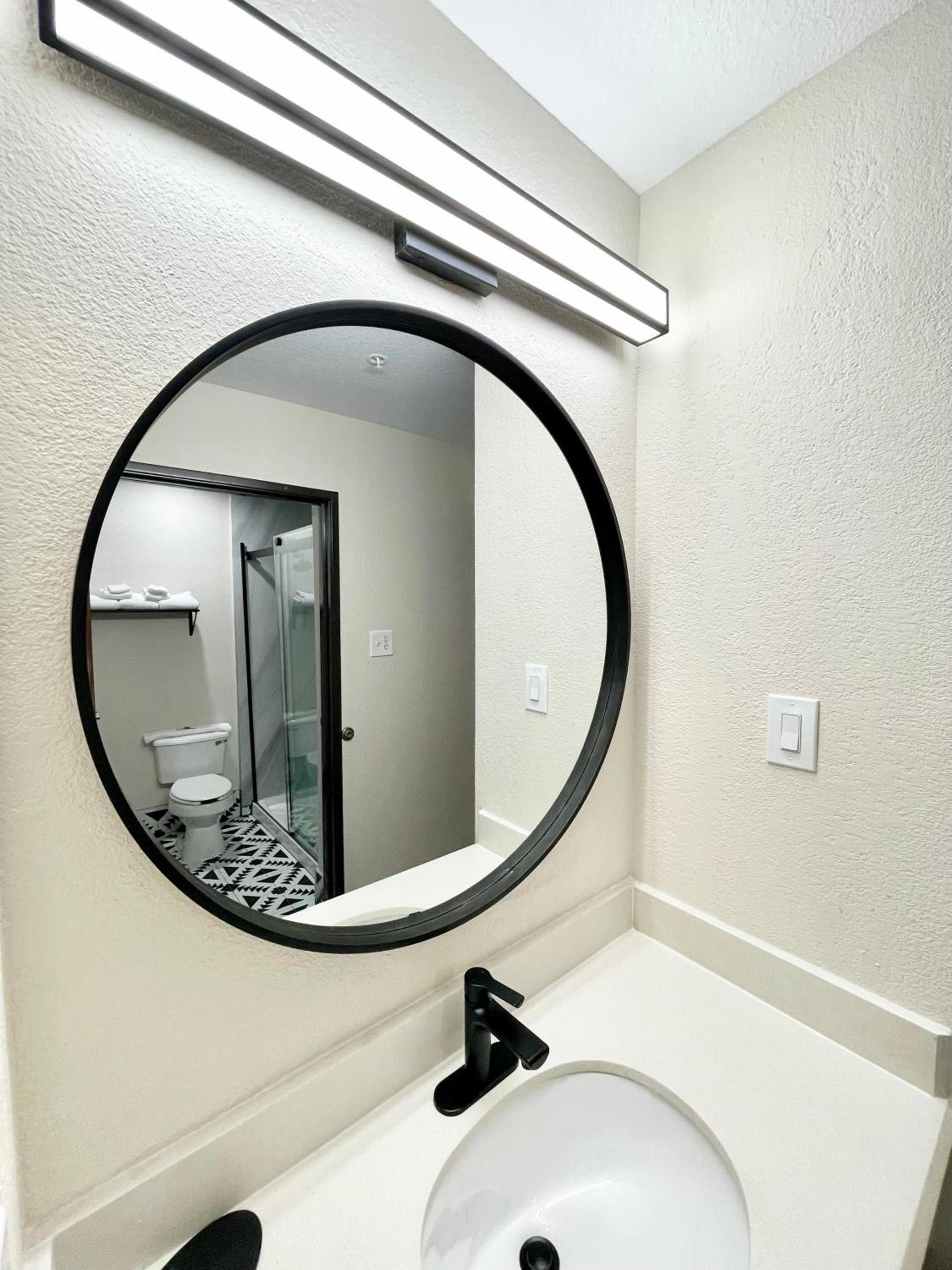 Days Inn by Wyndham Arlington photo 12