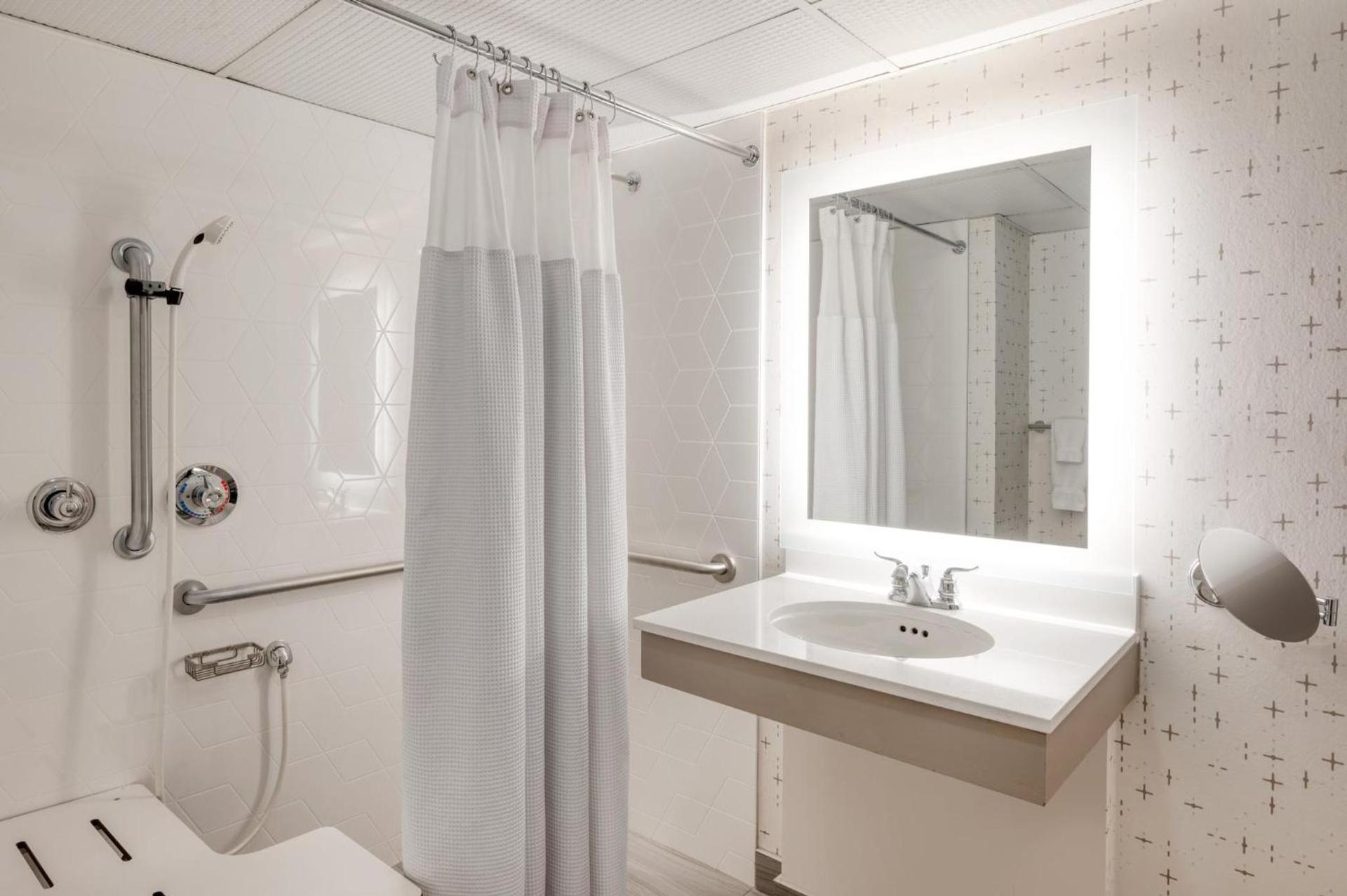 Crowne Plaza Indianapolis-Airport by IHG photo 58