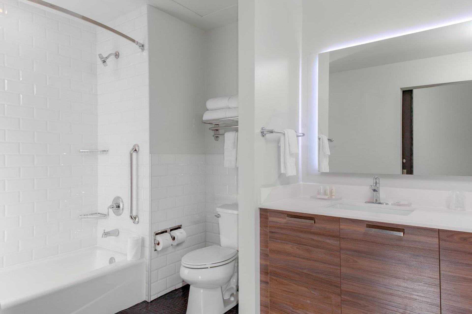 Fairfield Inn & Suites by Marriott Dallas Downtown photo 5