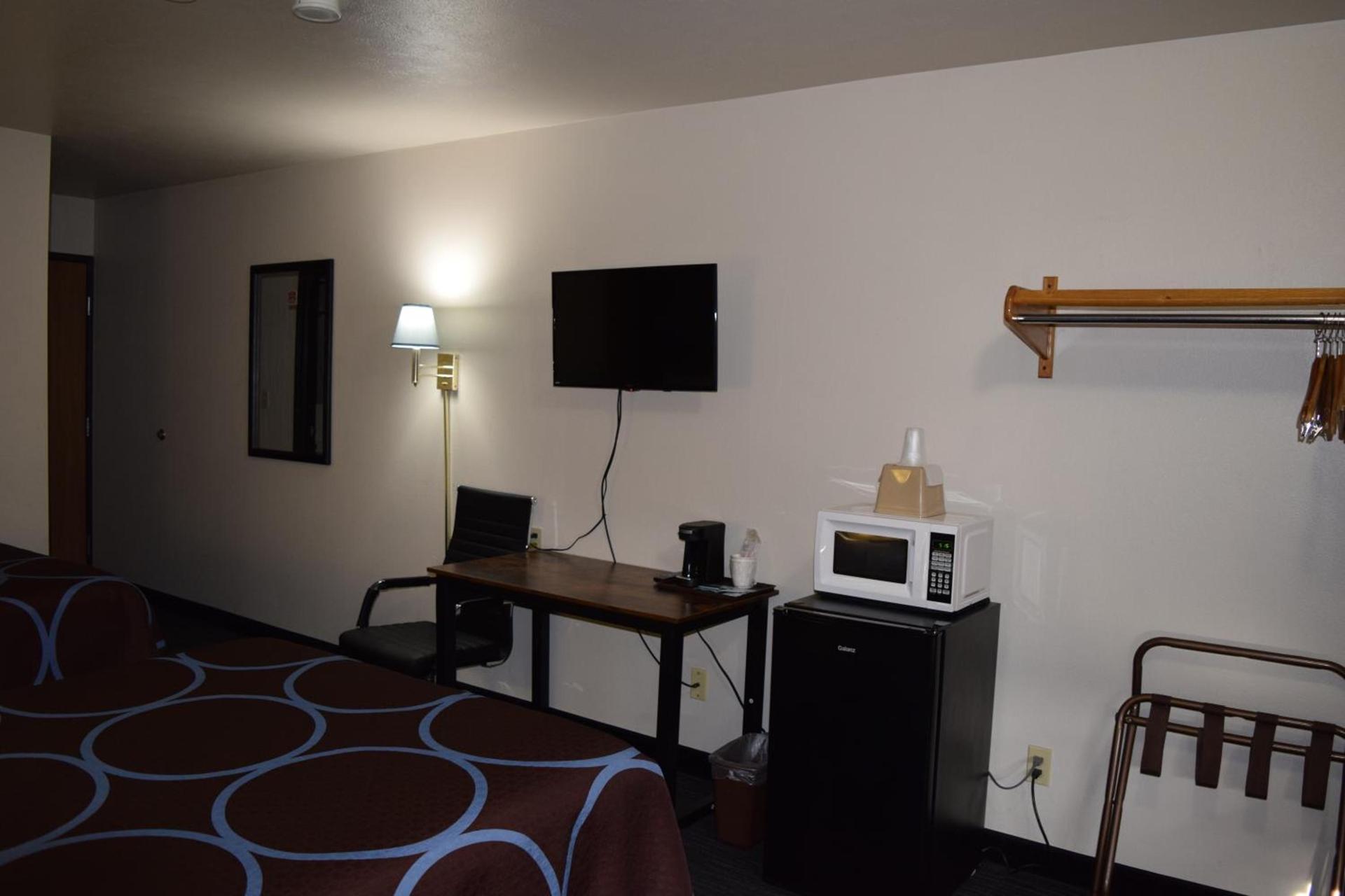 AmeriVu Inn and Suites Shawano WI photo 38