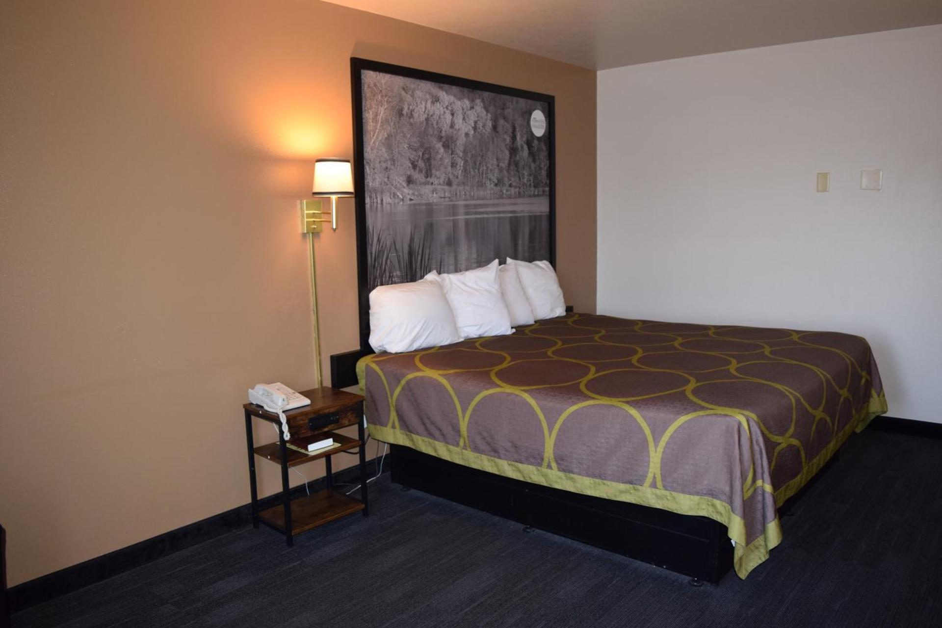 AmeriVu Inn and Suites Shawano WI photo 51