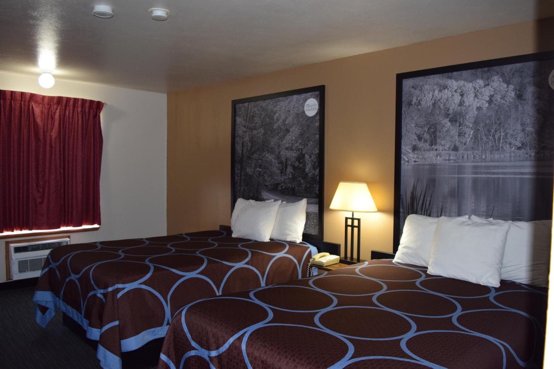 AmeriVu Inn and Suites Shawano WI photo 50