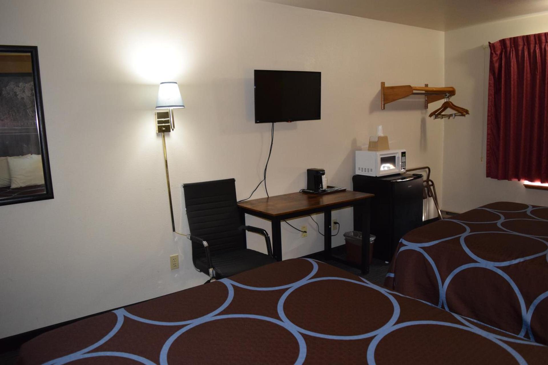 AmeriVu Inn and Suites Shawano WI photo 49