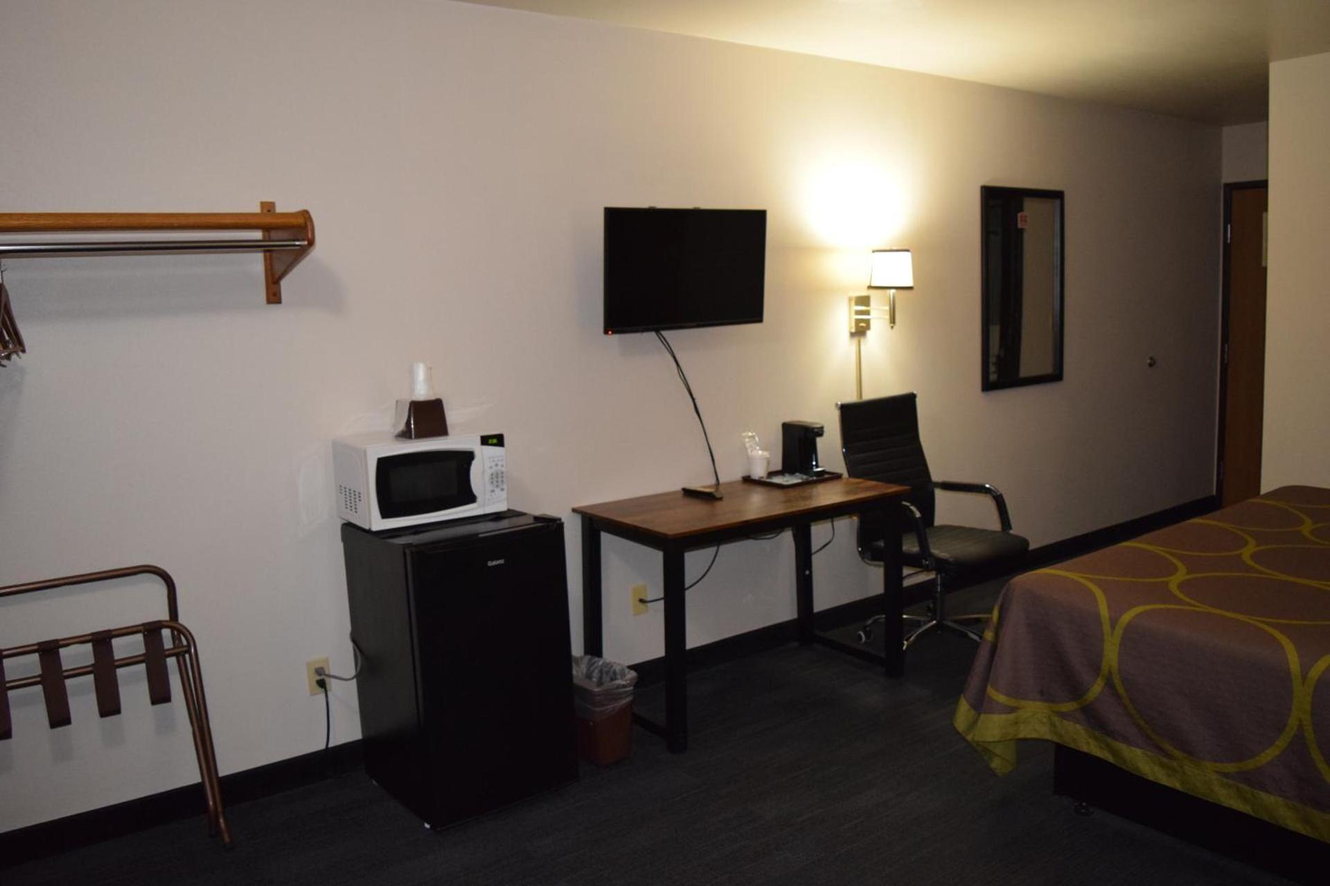 AmeriVu Inn and Suites Shawano WI photo 46