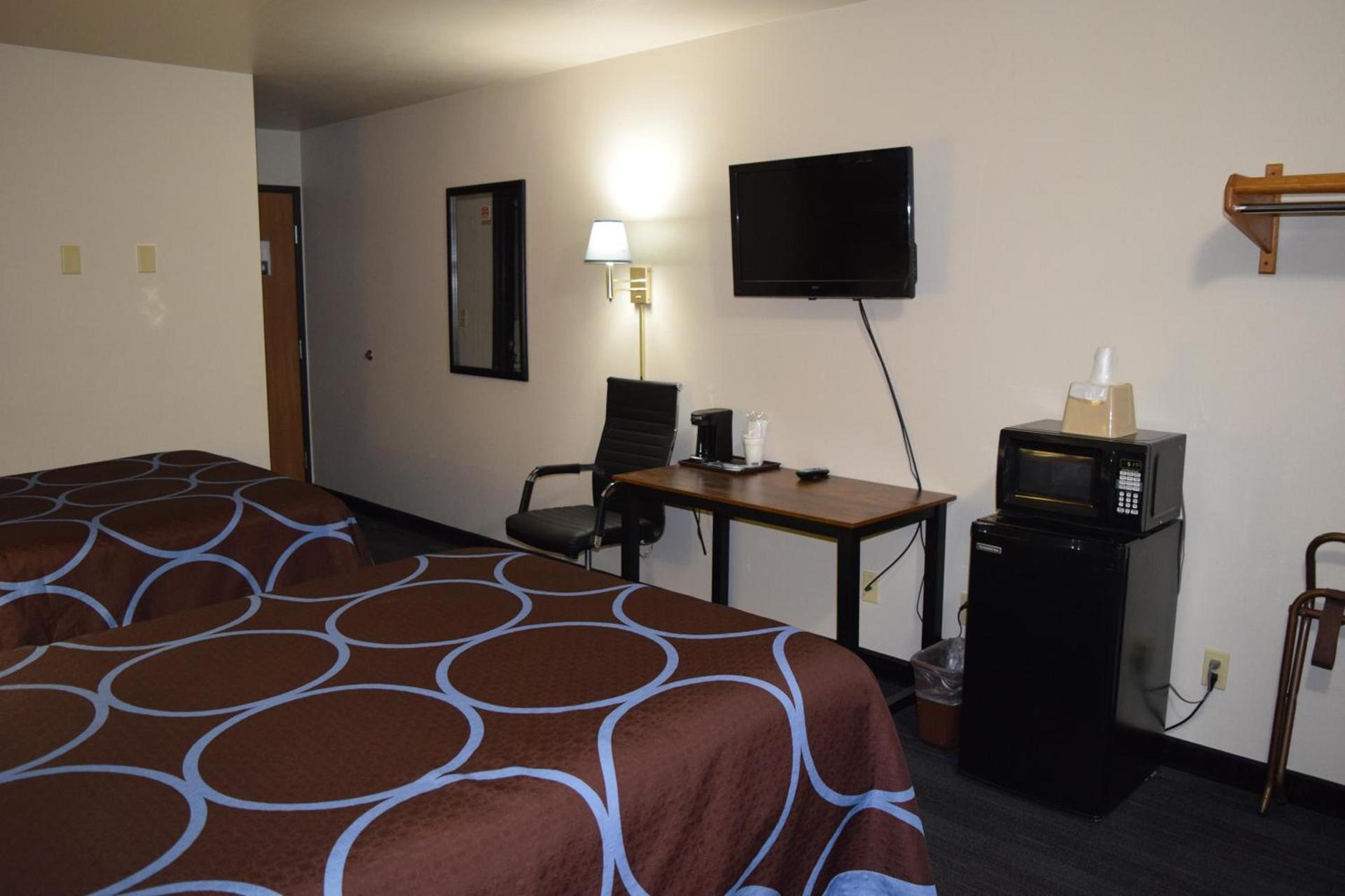 AmeriVu Inn and Suites Shawano WI photo 48