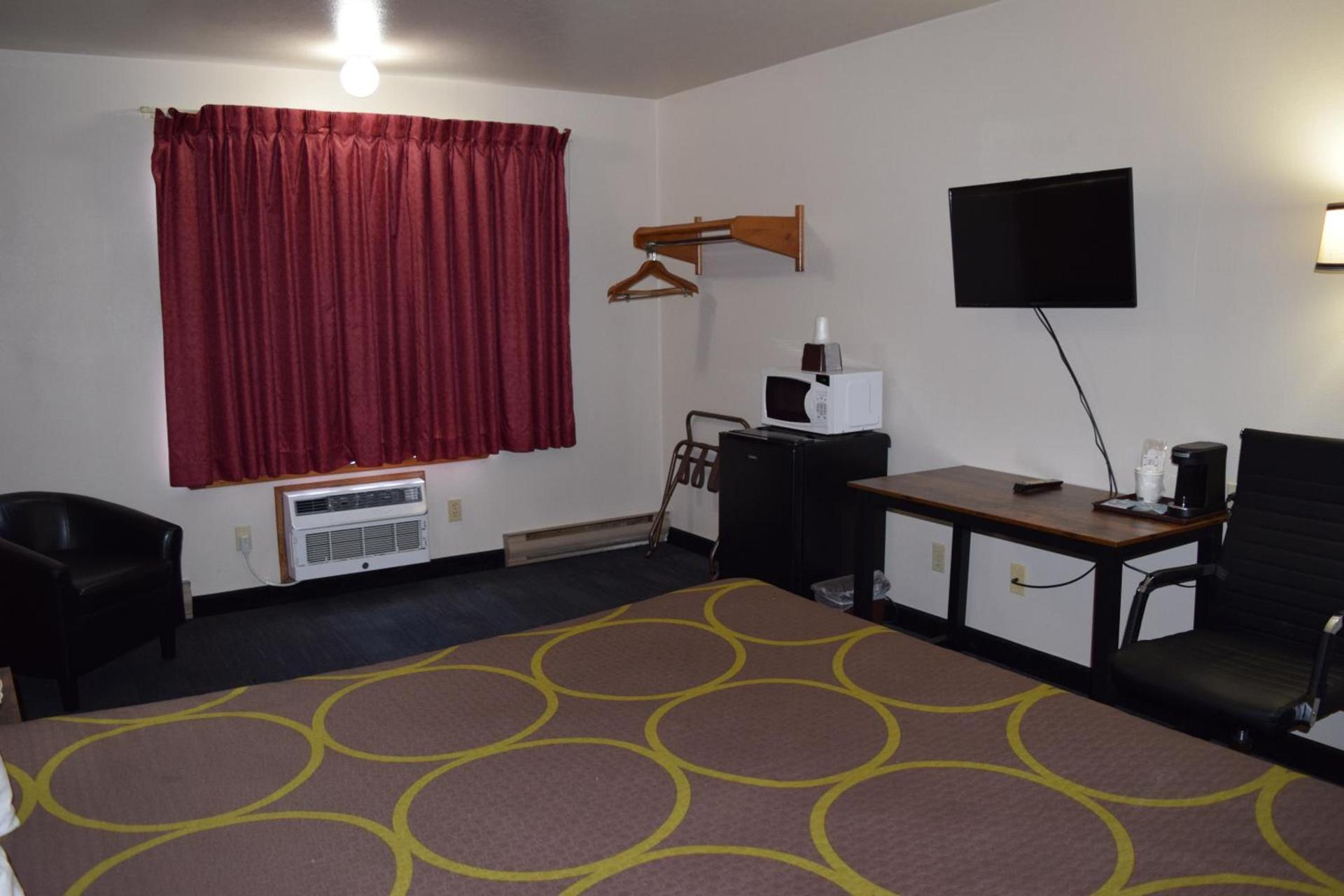 AmeriVu Inn and Suites Shawano WI photo 42
