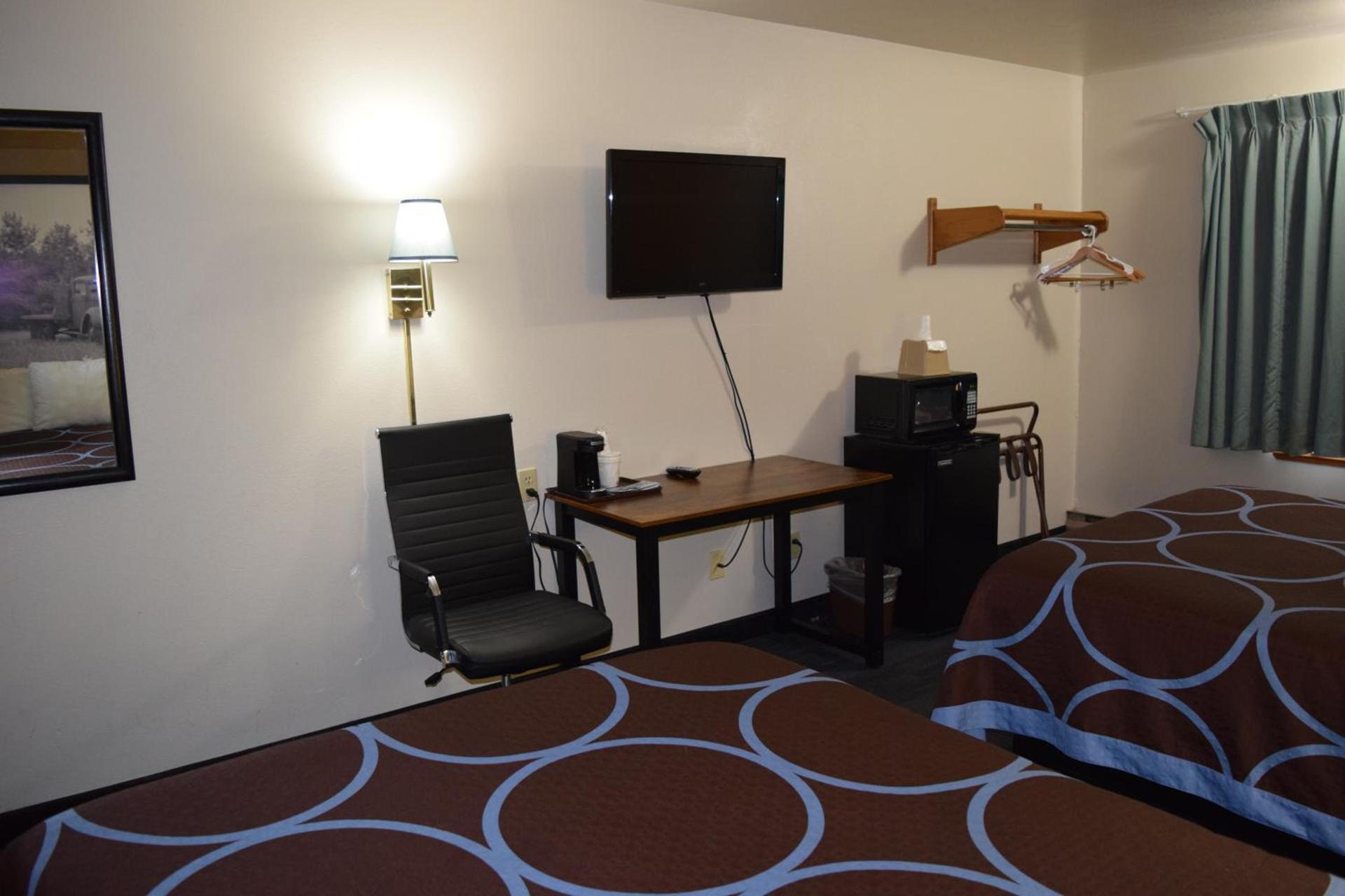AmeriVu Inn and Suites Shawano WI photo 39