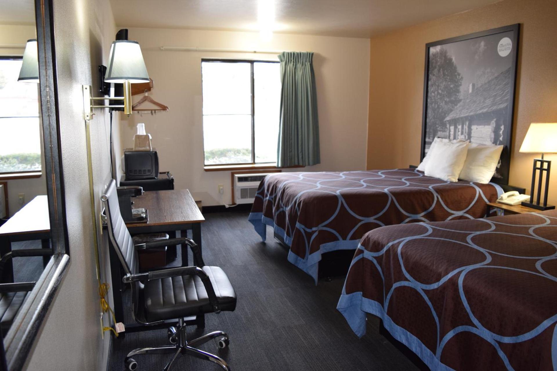 AmeriVu Inn and Suites Shawano WI photo 41