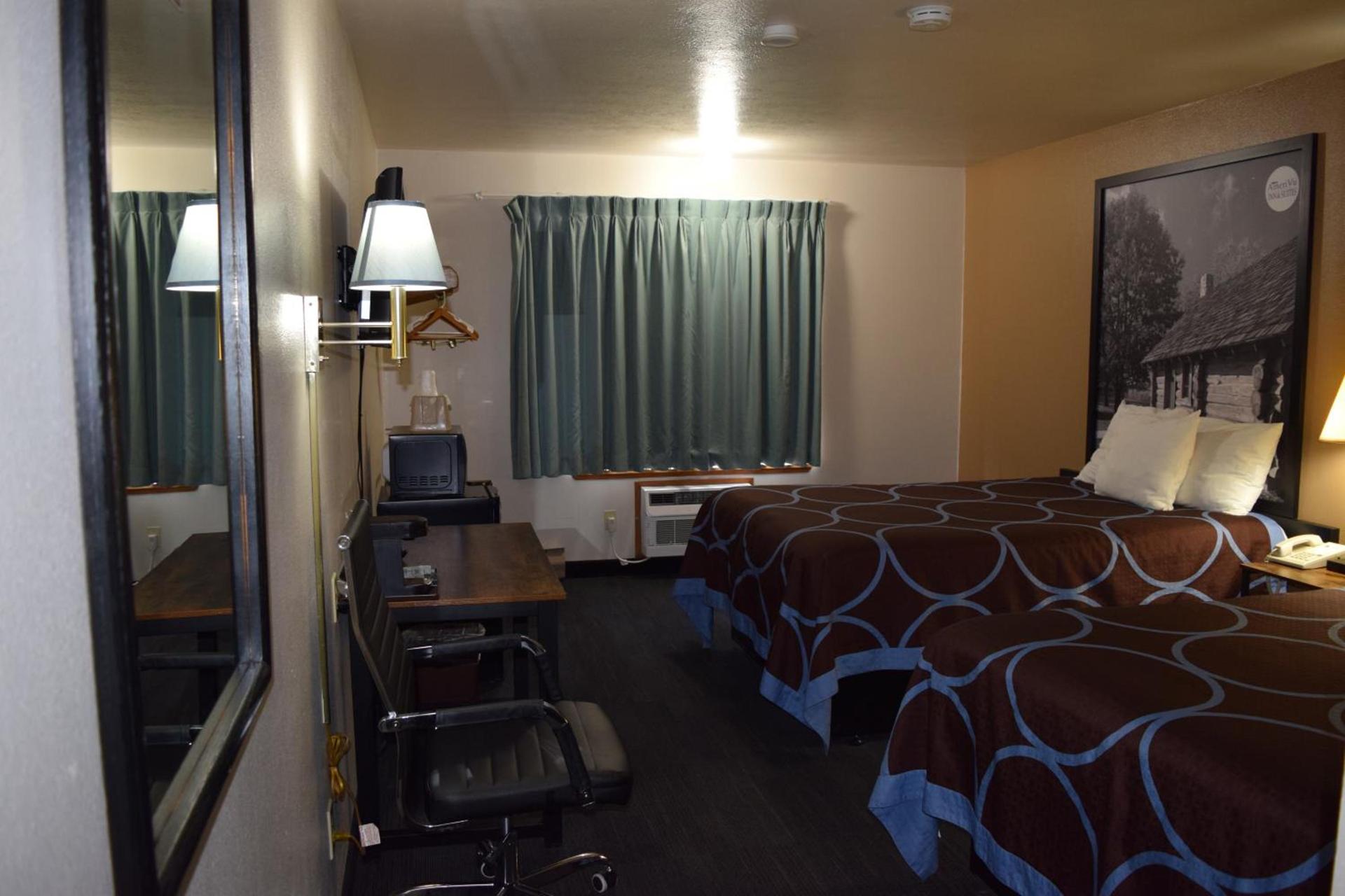 AmeriVu Inn and Suites Shawano WI photo 52