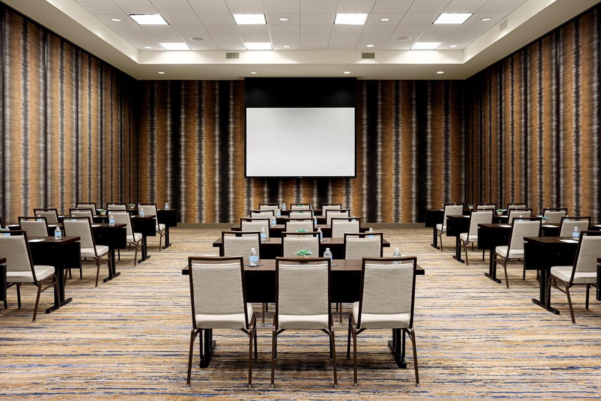 Courtyard by Marriott Dallas Downtown/Reunion District photo 47