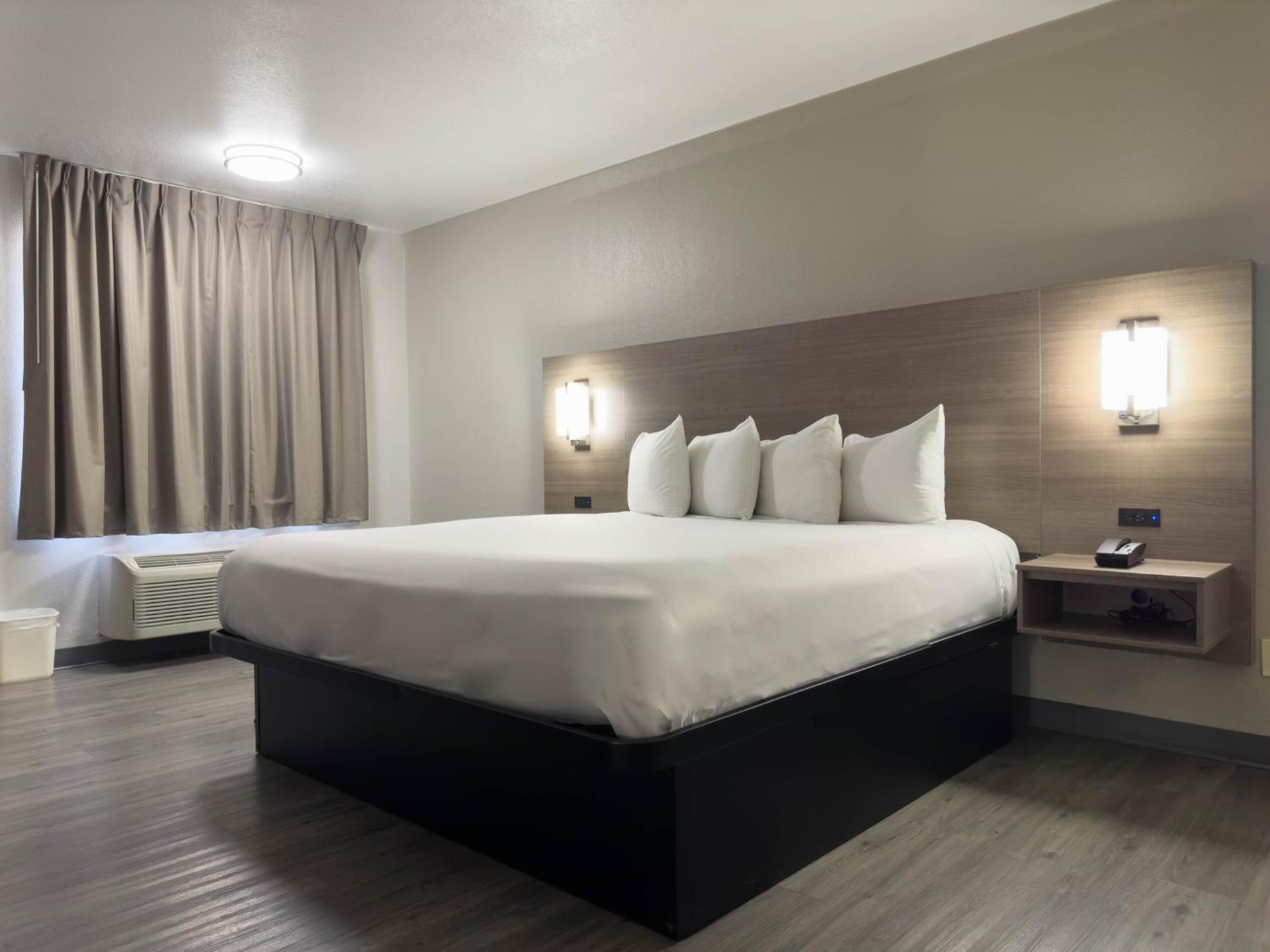 Americas Best Value Inn Austin photo 3