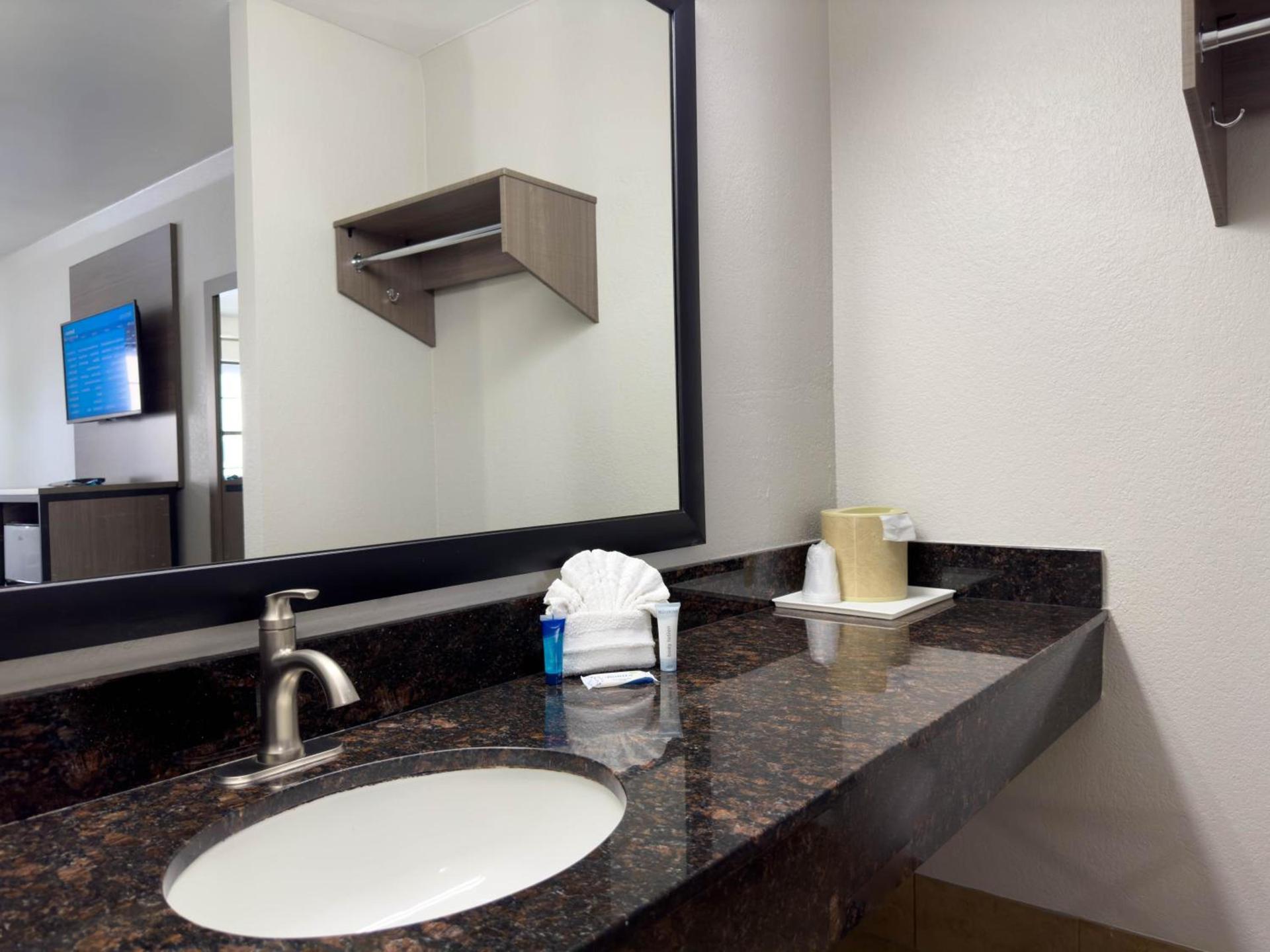 Americas Best Value Inn Austin photo 11