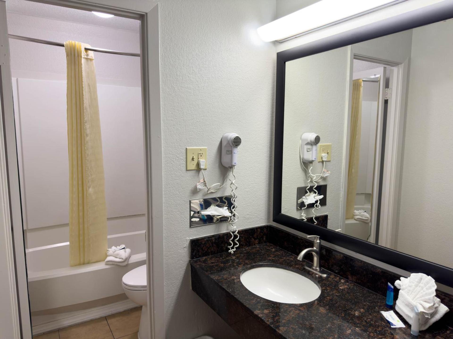 Americas Best Value Inn Austin photo 10