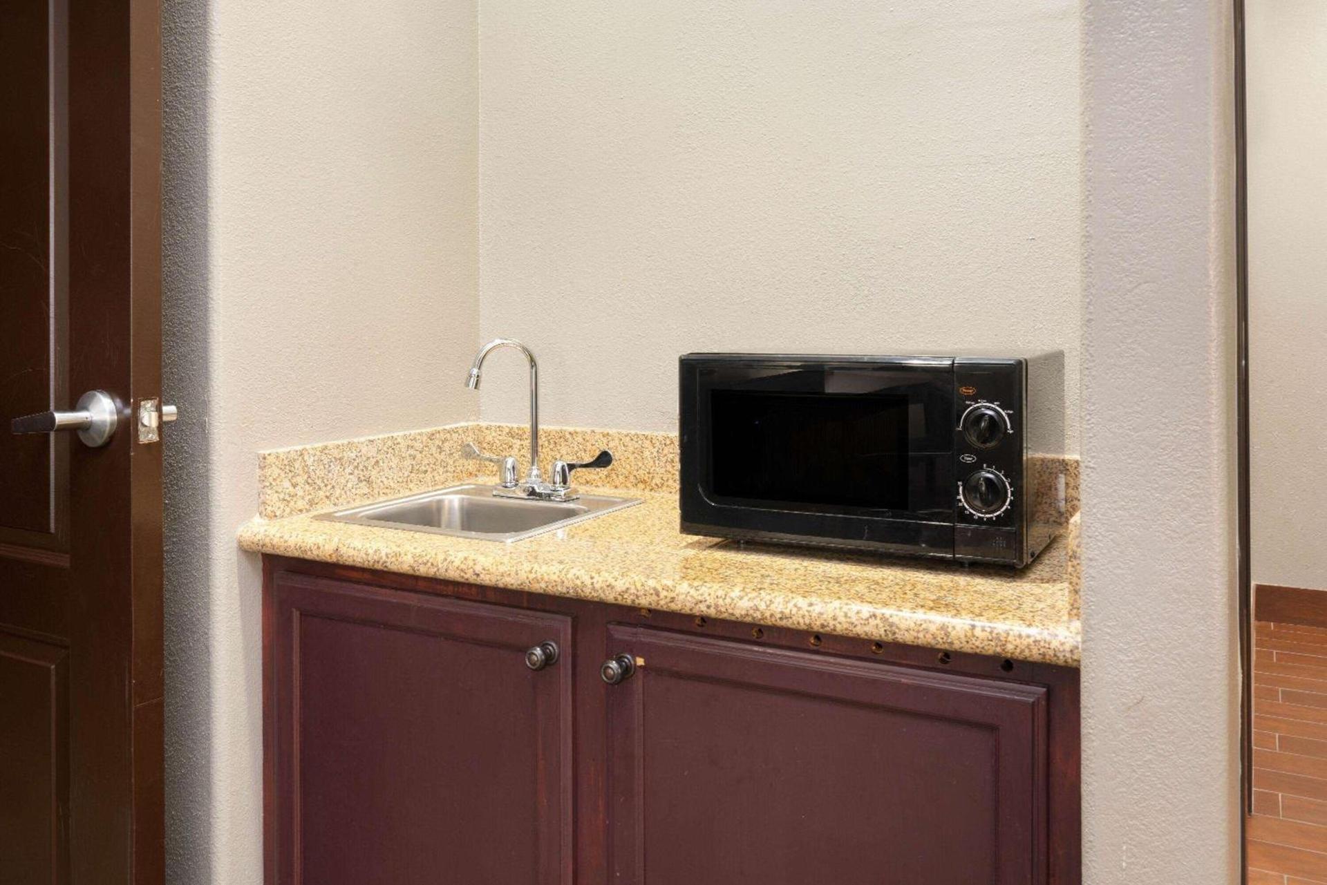 La Quinta by Wyndham Houston IAH Bush Intl Airport E photo 29