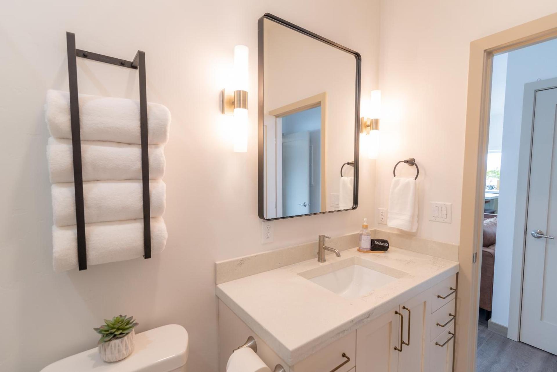 Colony Suites photo 93