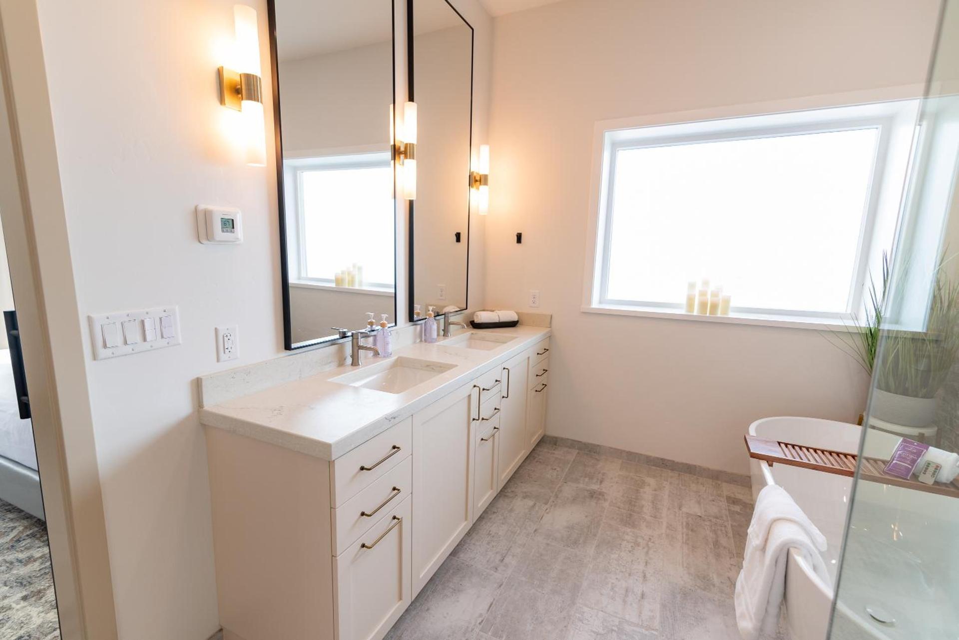 Colony Suites photo 56