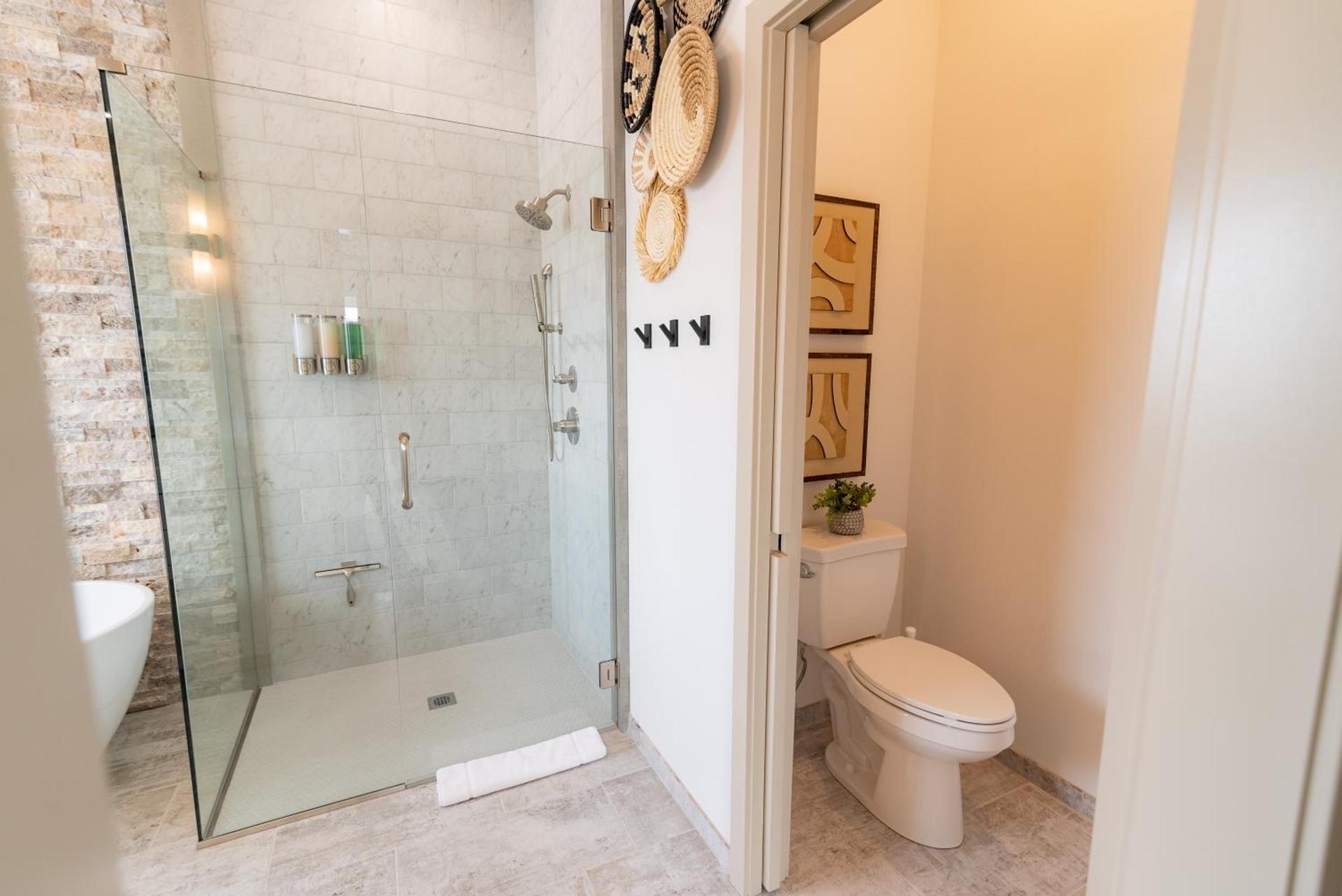 Colony Suites photo 99