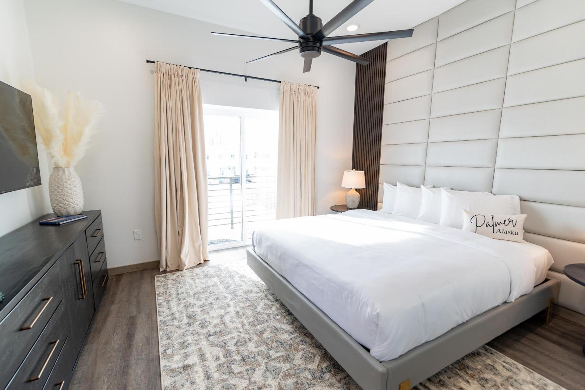 Colony Suites photo 55