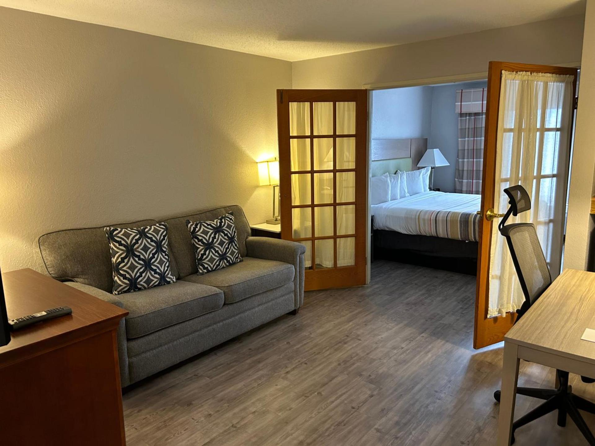Country Inn & Suites by Radisson, Grand Rapids Airport, MI photo 55