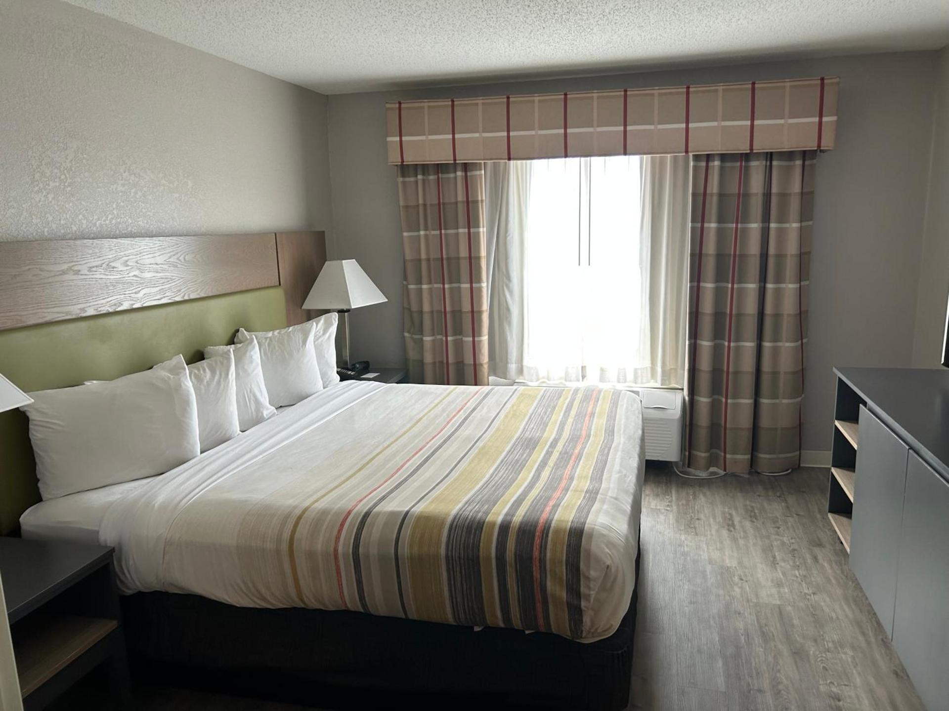 Country Inn & Suites by Radisson, Grand Rapids Airport, MI photo 56