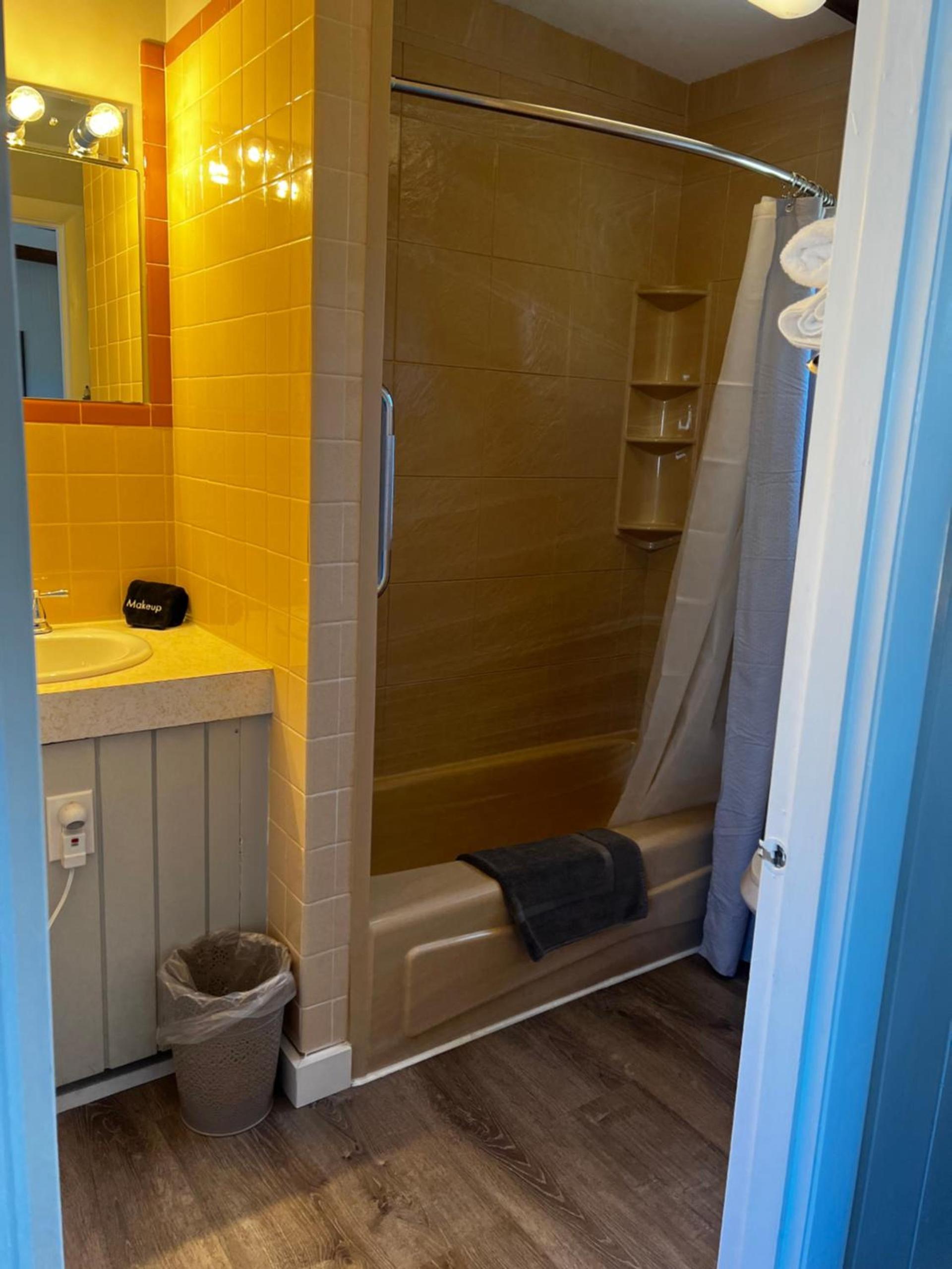 Claddagh Motel & Suites photo 68