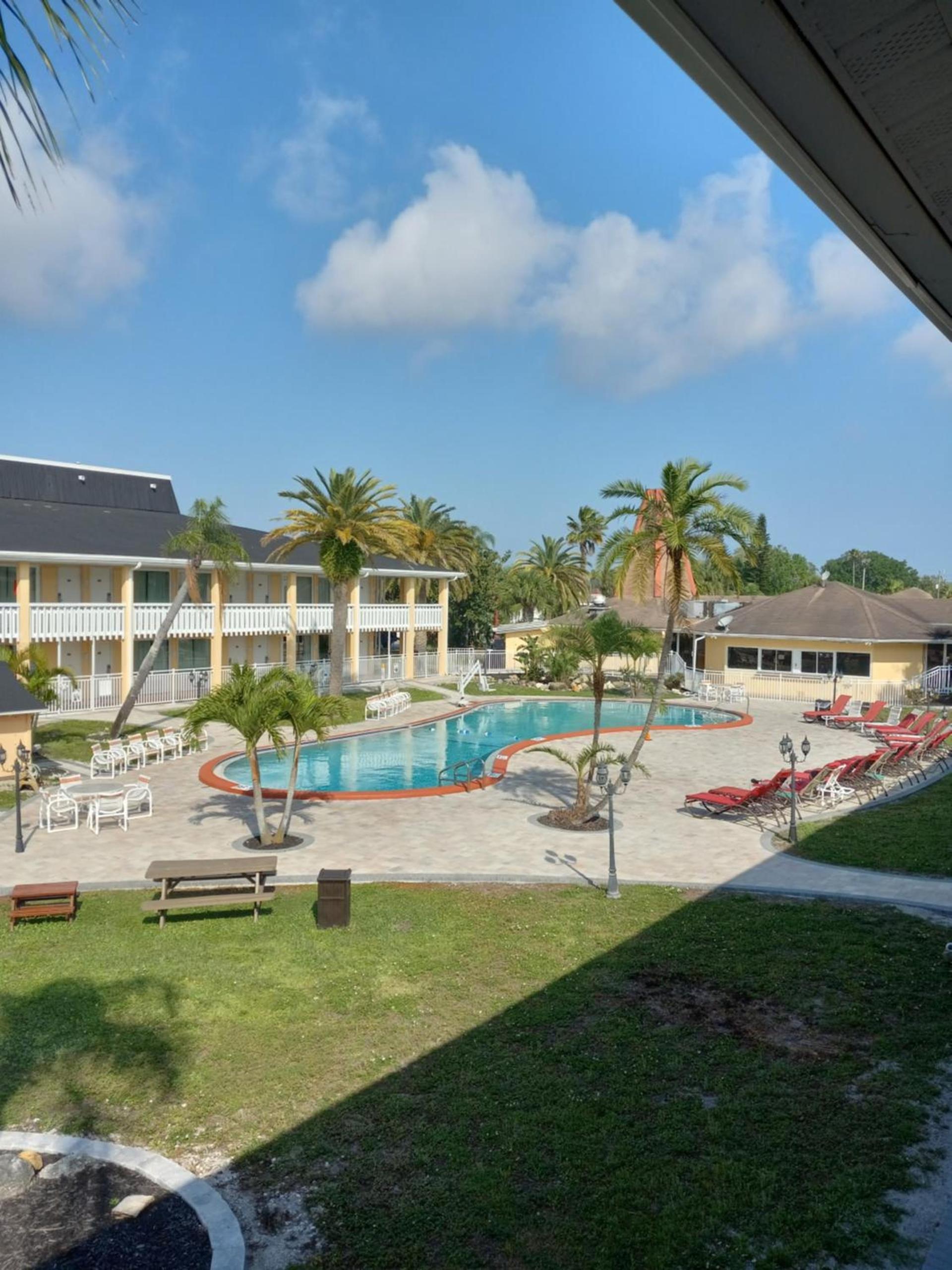 Rodeway Inn photo 18