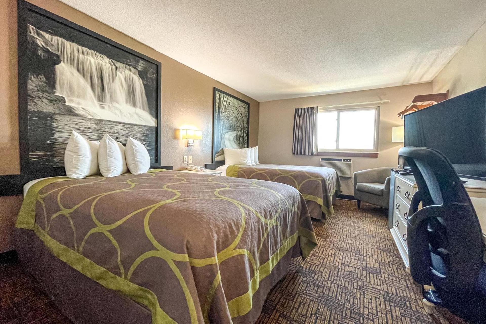 Super 8 by Wyndham Indianapolis Emerson photo 22