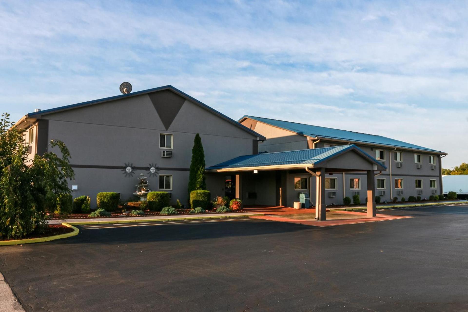 Super 8 by Wyndham Indianapolis Emerson photo 18
