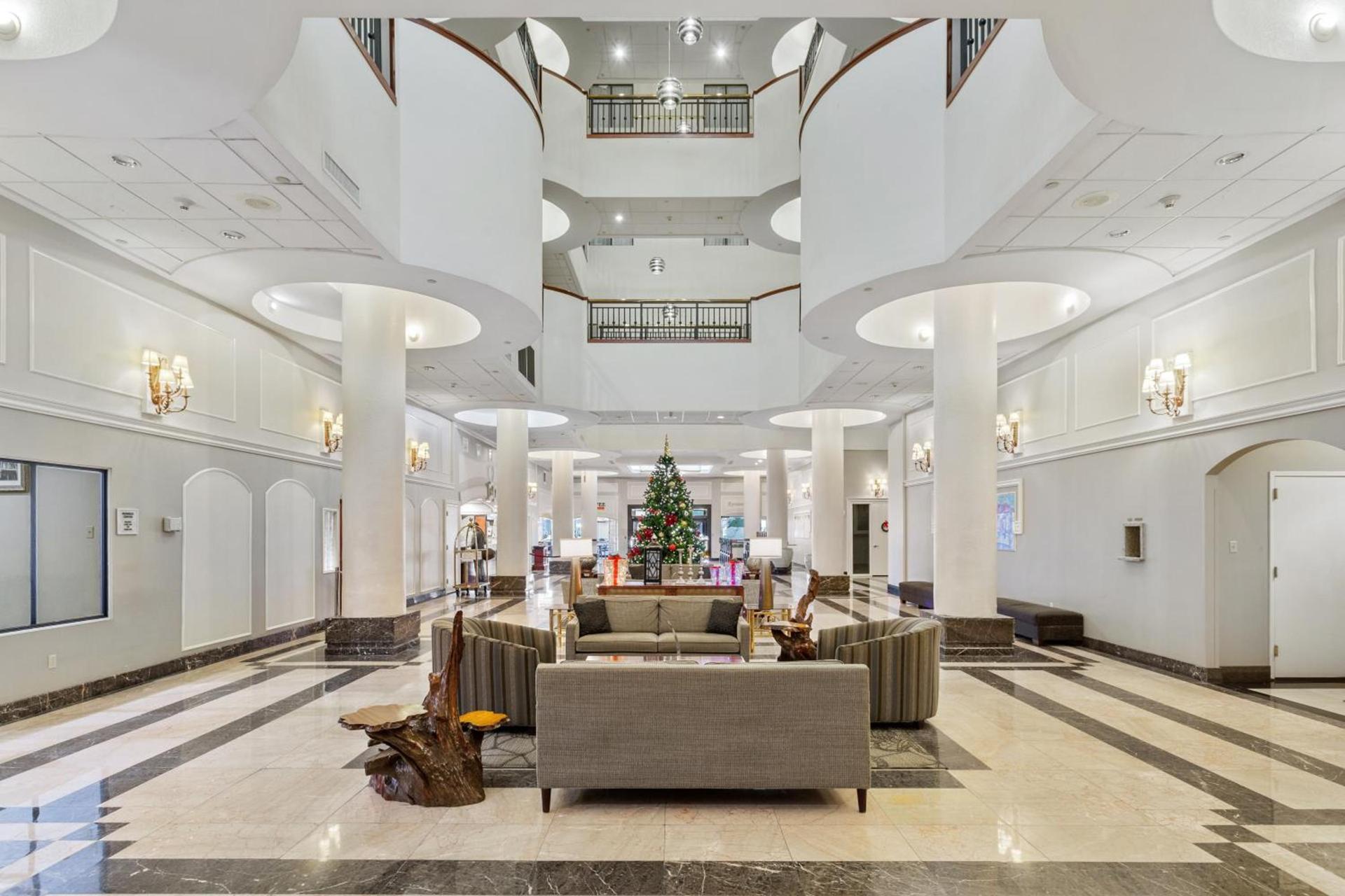 Wyndham Garden Baronne Plaza photo 17